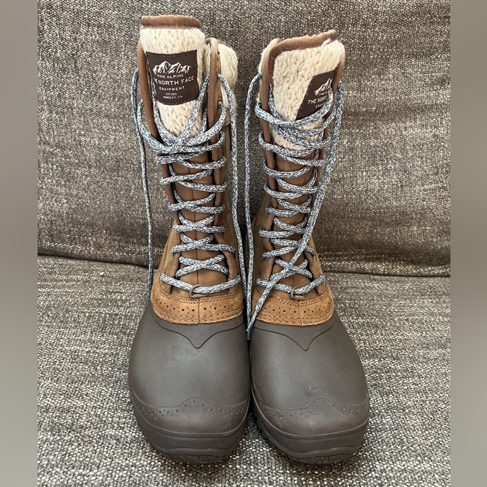 Snow Boots - Picture 2 of 4